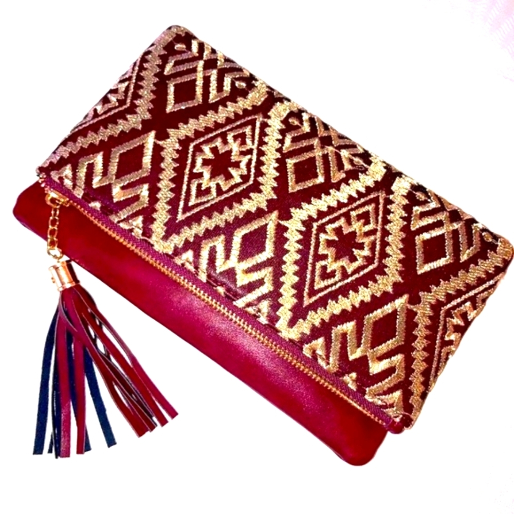 🔥HP🔥 AMETHYST CLUTCH BAG/  EMBROIDERED GEOMETRIC DETAIL & GOLD CHAIN STRAP